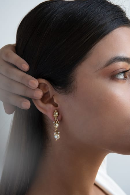 Do Taara Gold Plated Kundan And Pearl Embellished & Earrings 