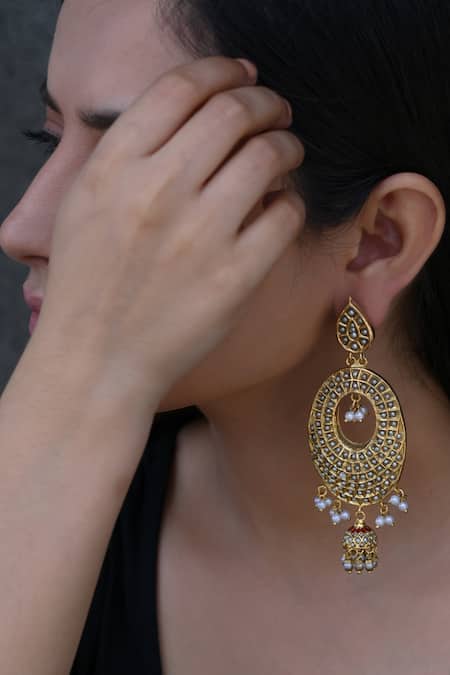 Buy_Do Taara_Gold Plated Pearls Jadau Jhumka Earrings _Online_at_Aza_Fashions