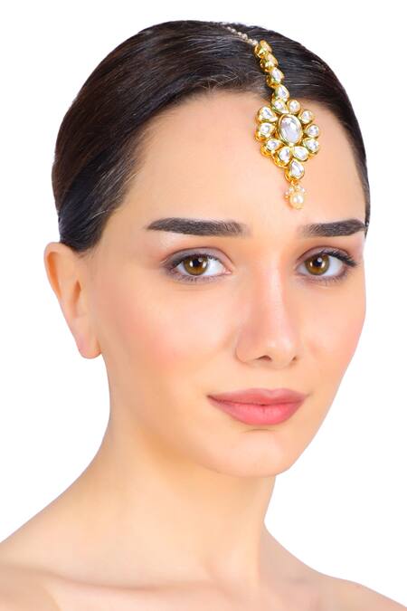 Shop Aakarsha By Ajay Gold Plated Kundan Teardrop Maangtikka Online at Aza Fashions Shop_Aakarsha By Ajay_Gold Plated Kundan Teardrop Maangtikka_Online_at_Aza_Fashions