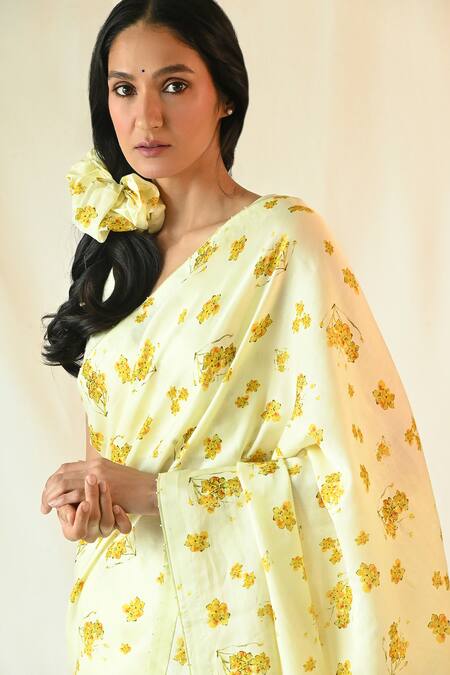Til_Off White Cotton Satin Beads V-neck Buta Hand Painted Saree With Blouse _Online_at_Aza_Fashions