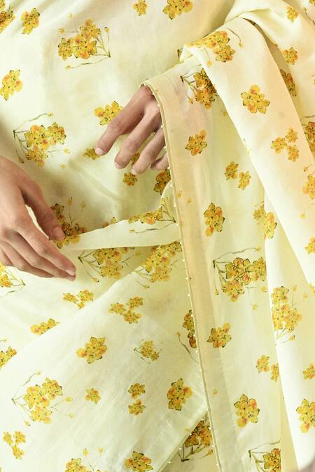 Buy_Til_Off White Cotton Satin Beads V-neck Buta Hand Painted Saree With Blouse _Online_at_Aza_Fashions