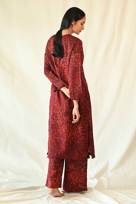 Shop_Til_Red Cotton Satin Round Neck Hand Painted Freckle Print Kurta Set _at_Aza_Fashions