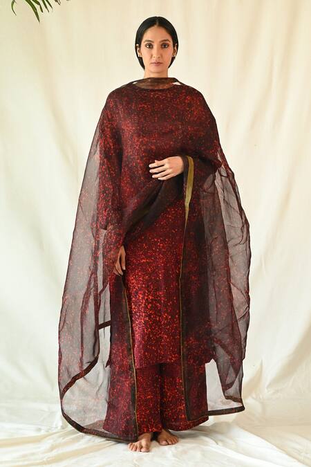 Til_Red Cotton Satin Round Neck Hand Painted Freckle Print Kurta Set _Online_at_Aza_Fashions