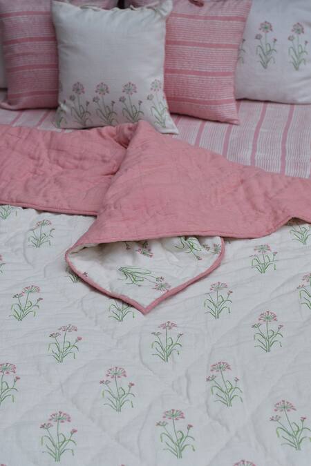 Shop Taru Jaipur White 100% Linen Quilted Rynsun Blanket at Aza Fashions Shop_Taru Jaipur_White 100% Linen Quilted Rynsun Blanket_at_Aza_Fashions