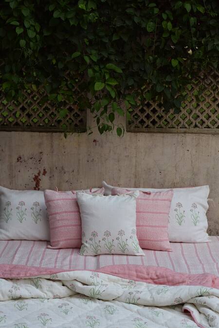 Taru Jaipur_Pink 100% Linen Printed Rynsun Bedsheet Set_Online_at_Aza_Fashions