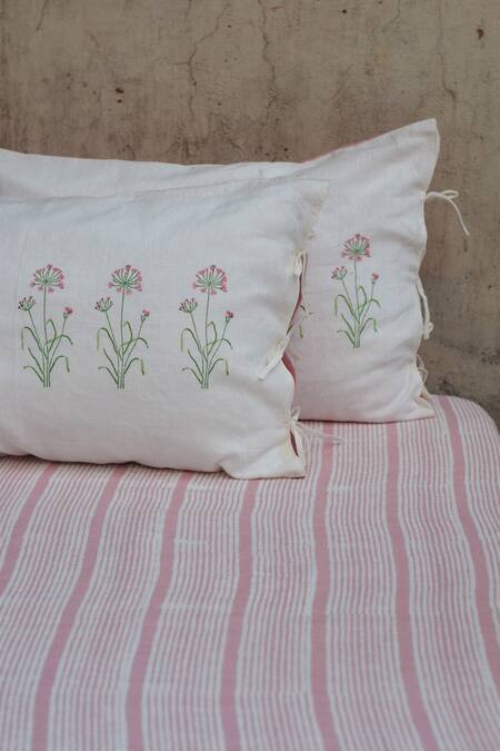Buy_Taru Jaipur_Pink 100% Linen Printed Rynsun Bedsheet Set_Online_at_Aza_Fashions