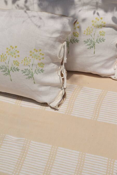 Taru Jaipur Beige 100% Linen Printed Variyali Bedsheet Set Online at Aza Fashions Taru Jaipur_Beige 100% Linen Printed Variyali Bedsheet Set_Online_at_Aza_Fashions