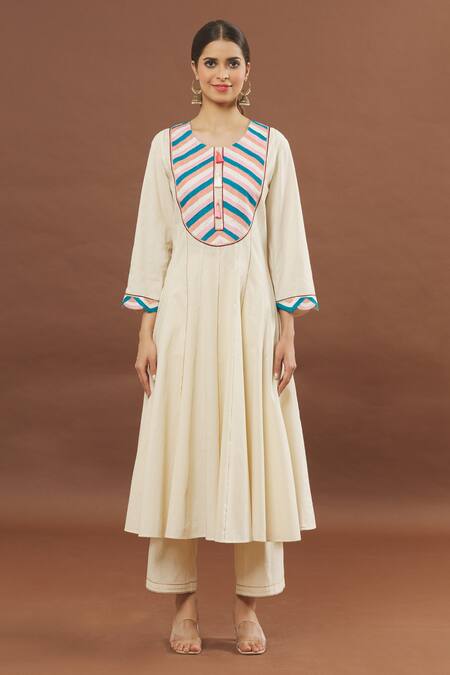 Naintara Bajaj_Ivory Cotton Embroidery, Gota Patti Round Neck Kurta And Pant Set _Online_at_Aza_Fashions