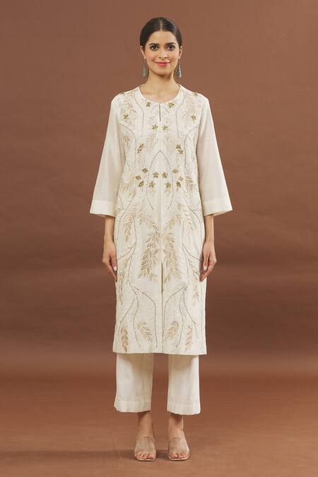 Samyukta Singhania_Ivory Silk, Chanderi Embroidery Round Neck Floral Kurta And Pant Set _Online_at_Aza_Fashions