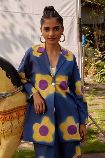 Buy_Jodi_Blue Cotton Collared Bloom Pattern Jacket And Trouser Set