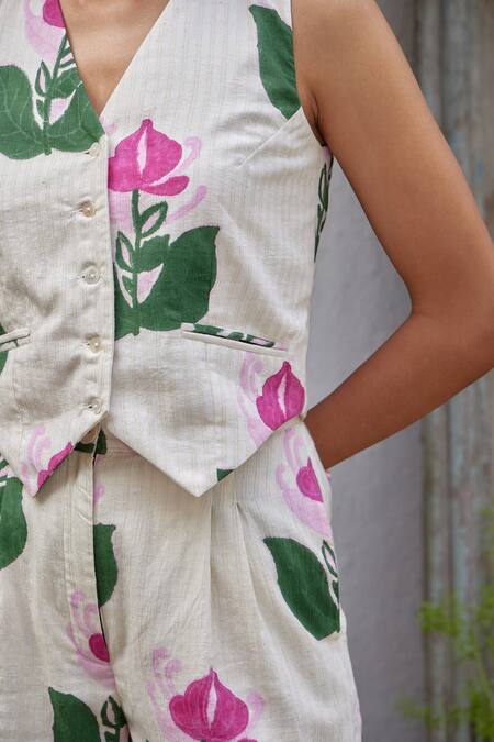Jodi White Handloom Cotton V-neck Printed Waistcoat at Aza Fashions Jodi_White Handloom Cotton V-neck Printed Waistcoat _at_Aza_Fashions
