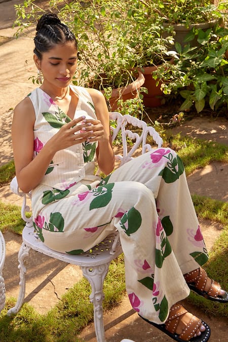 Jodi White Handloom Cotton Embroidery Floral Print Pant at Aza Fashions Jodi_White Handloom Cotton Embroidery Floral Print Pant _at_Aza_Fashions