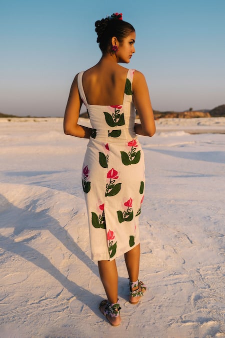 Shop Jodi White Handloom Cotton Scoop Neck Whimsy Abstract Hand Block Print Dress at Aza Fashions Shop_Jodi_White Handloom Cotton Scoop Neck Whimsy Abstract Hand Block Print Dress _at_Aza_Fashions