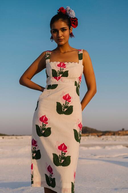 Buy Jodi White Handloom Cotton Scoop Neck Whimsy Abstract Hand Block Print Dress Online at Aza Fashions Buy_Jodi_White Handloom Cotton Scoop Neck Whimsy Abstract Hand Block Print Dress _Online_at_Aza_Fashions