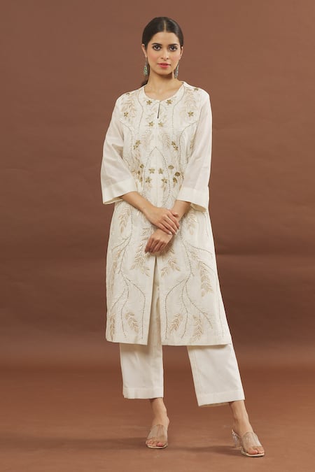 Buy_Samyukta Singhania_Ivory Silk, Chanderi Embroidery Round Neck Floral Kurta And Pant Set _Online_at_Aza_Fashions