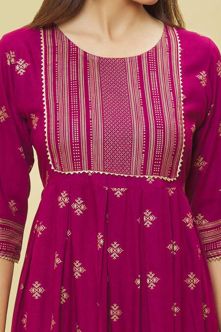 Samyukta Singhania_Wine Geometric Print Anarkali _at_Aza_Fashions
