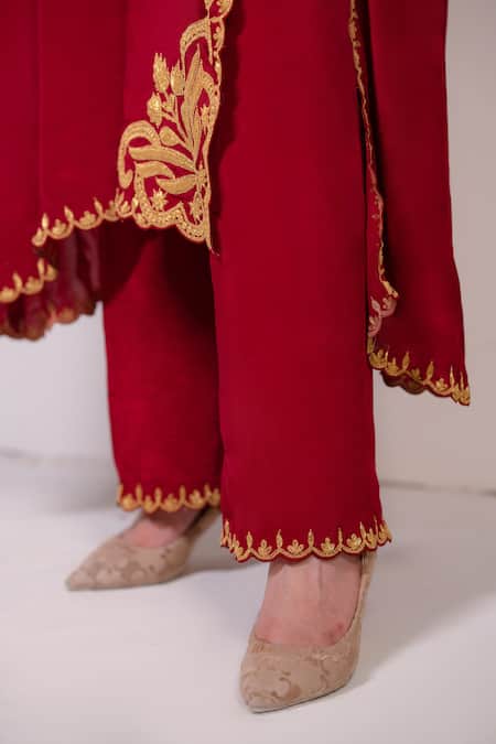 Daljit Sudan_Red Crepe Embroidery Asymmetric Placed Tilla Phiran With Pant _Online_at_Aza_Fashions