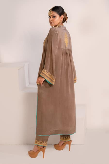 Shop Daljit Sudan Grey Crepe Embroidery Mandarin Collar Placed Paisley Pattern Phiran With Pant at Aza Fashions Shop_Daljit Sudan_Grey Crepe Embroidery Mandarin Collar Placed Paisley Pattern Phiran With Pant _at_Aza_Fashions