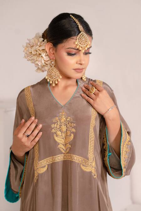 Shop Daljit Sudan Grey Crepe Embroidery Mandarin Collar Placed Paisley Pattern Phiran With Pant Online at Aza Fashions Shop_Daljit Sudan_Grey Crepe Embroidery Mandarin Collar Placed Paisley Pattern Phiran With Pant _Online_at_Aza_Fashions