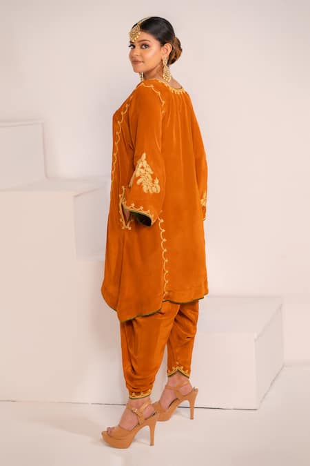 Shop Daljit Sudan Orange Crepe Embroidery, Piping Split V-neck Phiran And Drape Pant Set at Aza Fashions Shop_Daljit Sudan_Orange Crepe Embroidery, Piping Split V-neck Phiran And Drape Pant Set _at_Aza_Fashions