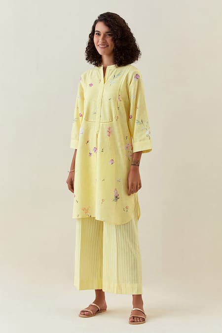 Buy_Anantaa By Roohi_Yellow Cotton, Linen Embroidery Split V-neck Kurta And Pant Set _Online_at_Aza_Fashions