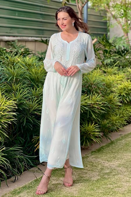Label Aishwaryrika Chikankari Embroidered Round Neck Kurta 