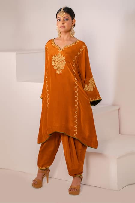 Daljit Sudan Orange Crepe Embroidery, Piping Split V-neck Phiran And Drape Pant Set Online at Aza Fashions Daljit Sudan_Orange Crepe Embroidery, Piping Split V-neck Phiran And Drape Pant Set _Online_at_Aza_Fashions