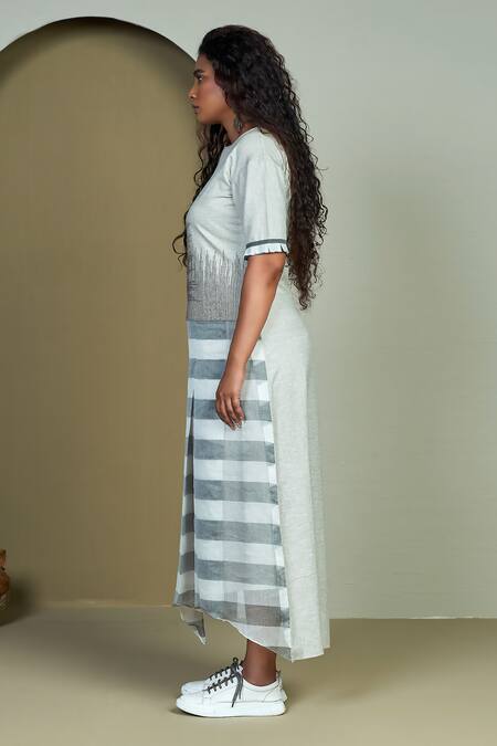 1999ad By Amita & Deepak_Grey Cotton, Chanderi Embroidery Round Neck Kara Ash Line Tunic _at_Aza_Fashions