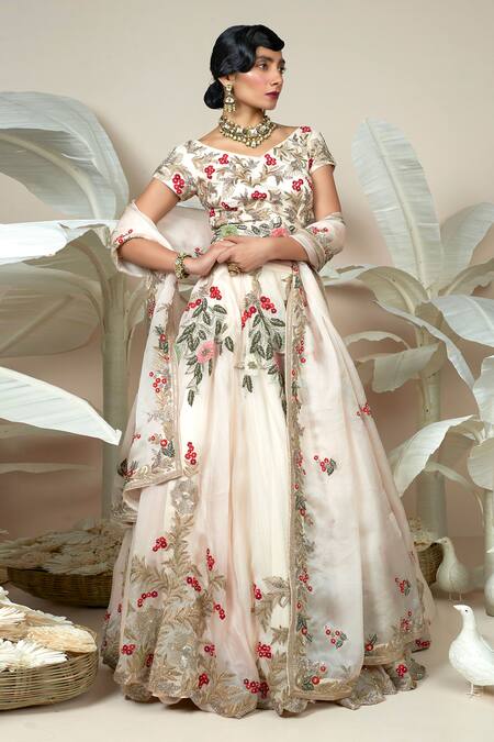 1999ad By Amita & Deepak Pink Organza Sequins, Embroidery, Zari Lovenne 3d Flower Bridal Lehenga Set at Aza Fashions 1999ad By Amita & Deepak_Pink Organza Sequins, Embroidery, Zari Lovenne 3d Flower Bridal Lehenga Set _at_Aza_Fashions