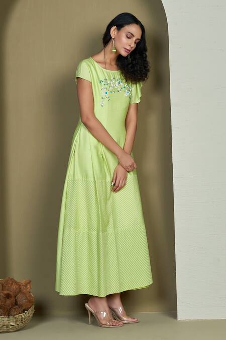 Buy 1999ad By Amita & Deepak Green Chanderi Embroidery Round Neck Placement Flower Tunic Online at Aza Fashions Buy_1999ad By Amita & Deepak_Green Chanderi Embroidery Round Neck Placement Flower Tunic _Online_at_Aza_Fashions