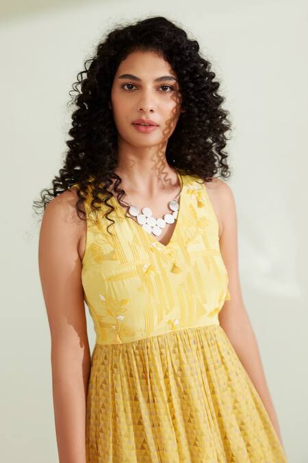 Buy_1999ad By Amita & Deepak_Yellow Viscose, Georgette Beads V-neck Blaine Geometric Print Dress _Online_at_Aza_Fashions