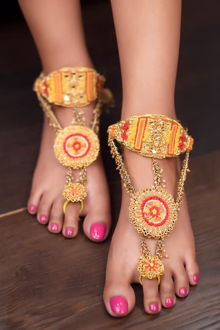 Stunning Bridal Toe Rings To Amp Up Your Bridal Look | Bridal foot jewelry,  Bridal anklet, Silver anklets designs