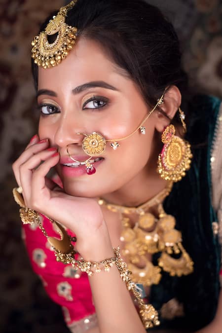 Shop Kanyaadhan By Dhirajaayushi Gold Plated Mirrors, Embroidery Thread Necklace Set at Aza Fashions Shop_Kanyaadhan By Dhirajaayushi_Gold Plated Mirrors, Embroidery Thread Necklace Set _at_Aza_Fashions