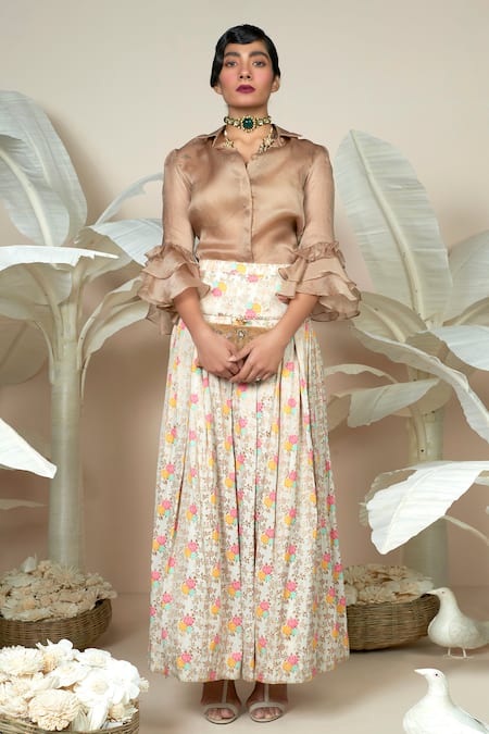 1999ad By Amita & Deepak Beige Organza Embroidery Shawl Neck Floral Print Lehenga With Shirt at Aza Fashions 1999ad By Amita & Deepak_Beige Organza Embroidery Shawl Neck Floral Print Lehenga With Shirt _at_Aza_Fashions