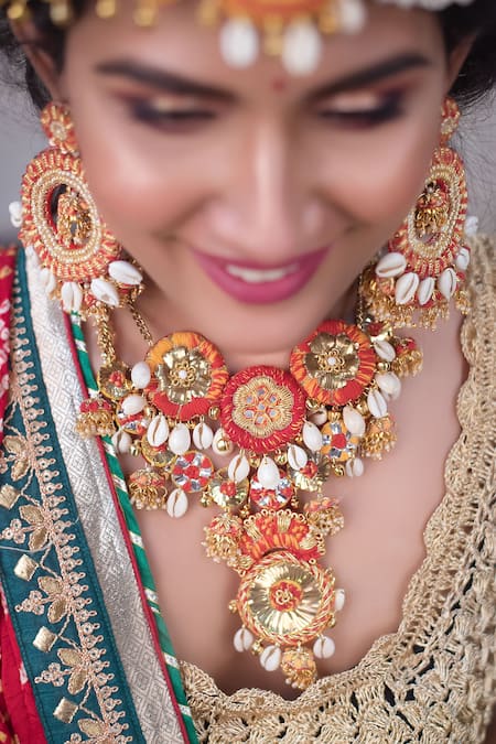 Kanyaadhan By DhirajAayushi Red Thread And Shell Embroidered Necklace Set 