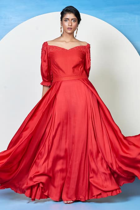 1999AD By Amita & Deepak Red Organza Placement Embroidery Floral Sweetheart Neck Chrys Rosette Gown 