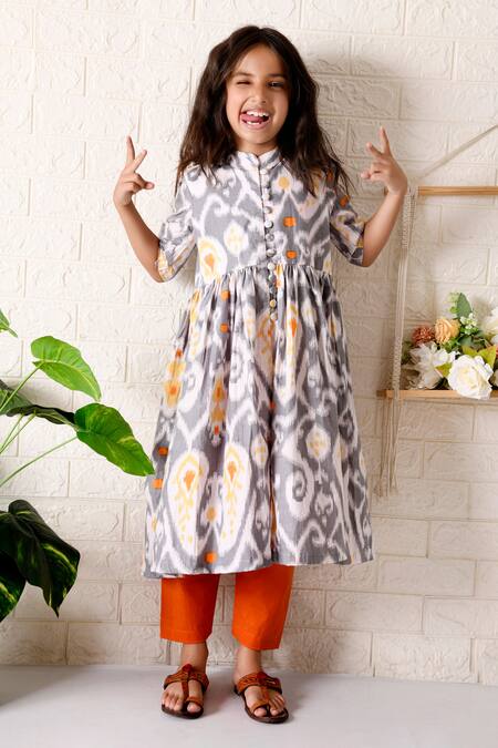 THE COTTON STAPLE Grey Cotton Printed Ikat Paisley Kurta With Pant 