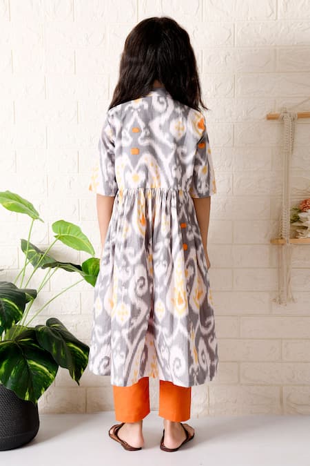 Shop THE COTTON STAPLE Grey Cotton Paisley Ikat Print Kurta With Pant at Aza Fashions Shop_THE COTTON STAPLE_Grey Cotton Paisley Ikat Print Kurta With Pant _at_Aza_Fashions