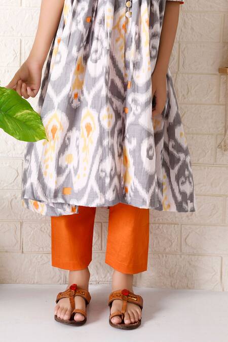 THE COTTON STAPLE Grey Cotton Paisley Ikat Print Kurta With Pant Online at Aza Fashions THE COTTON STAPLE_Grey Cotton Paisley Ikat Print Kurta With Pant _Online_at_Aza_Fashions