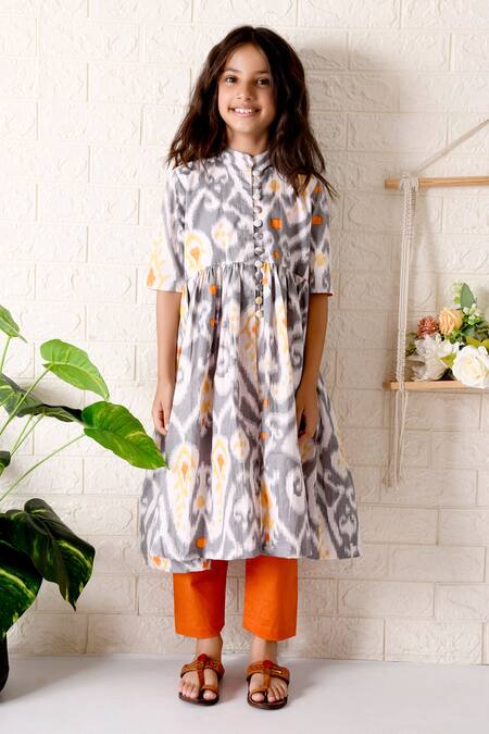 Buy THE COTTON STAPLE Grey Cotton Paisley Ikat Print Kurta With Pant Online at Aza Fashions Buy_THE COTTON STAPLE_Grey Cotton Paisley Ikat Print Kurta With Pant _Online_at_Aza_Fashions