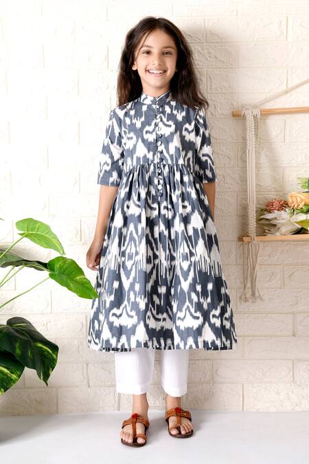 THE COTTON STAPLE Grey Cotton Printed Ikat Toad Pattern Kurta With Pant 