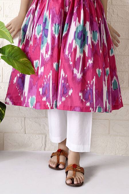Buy_The Cotton Staple_Pink Cotton Strawberry Ikat Print Kurta With Pant _Online_at_Aza_Fashions