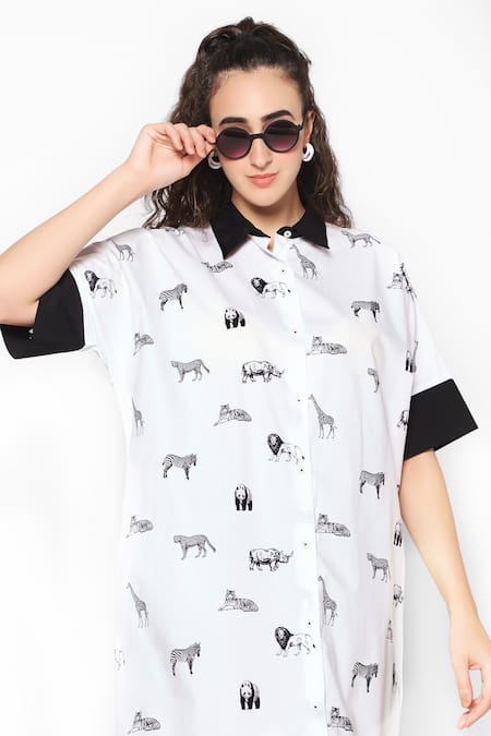 Buy 16stitches White Cotton Collared Serengeti Animal Print Oversized Shirt Online at Aza Fashions Buy_16stitches_White Cotton Collared Serengeti Animal Print Oversized Shirt_Online_at_Aza_Fashions
