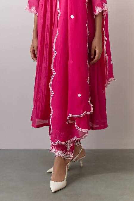 Ikshita Choudhary Pink Chanderi Embroidered Thread Round Kurta Pant Set at Aza Fashions Ikshita Choudhary_Pink Chanderi Embroidered Thread Round Kurta Pant Set_at_Aza_Fashions