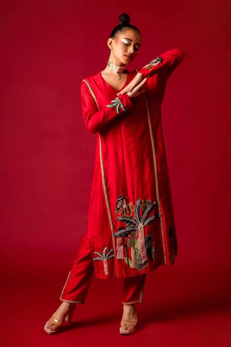 Pds By Sneha_Red Silk Hand Embroidery Bird V Neck Placement Kurta With Pant  _at_Aza_Fashions