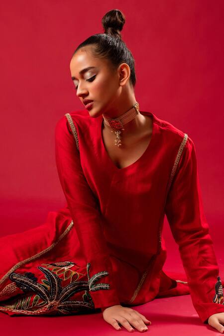 Buy_Pds By Sneha_Red Silk Hand Embroidery Bird V Neck Placement Kurta With Pant  