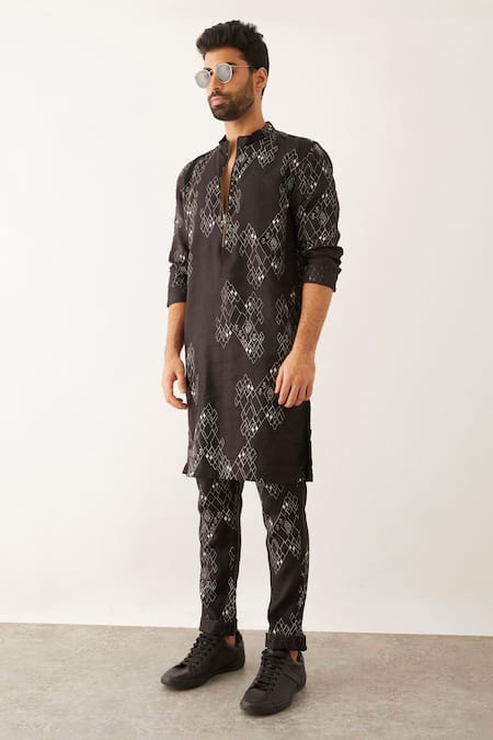 Son Of A Noble Snob_Black Linen Embroidery Souk Village Printed Kurta Set _Online_at_Aza_Fashions