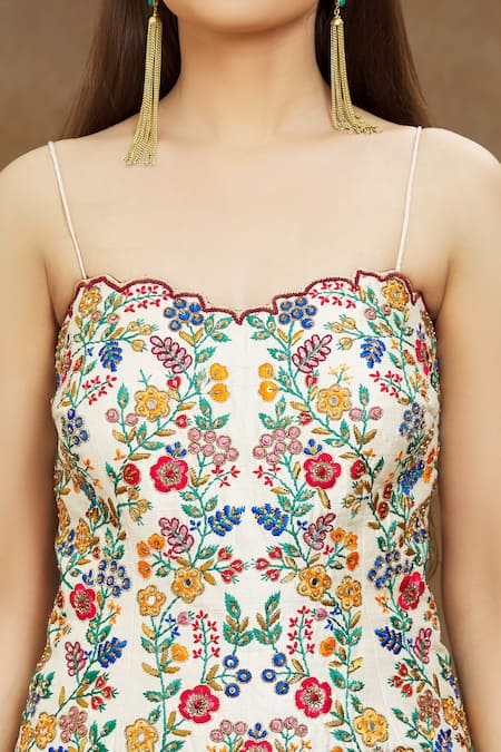 Samyukta Singhania_Pink Sweetheart Neck Floral Embroidered Corset With Ombre Lehenga_Online_at_Aza_Fashions