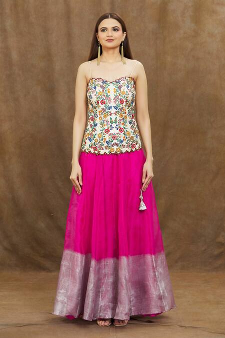 Samyukta Singhania_Pink Sweetheart Neck Floral Embroidered Corset With Ombre Lehenga_at_Aza_Fashions