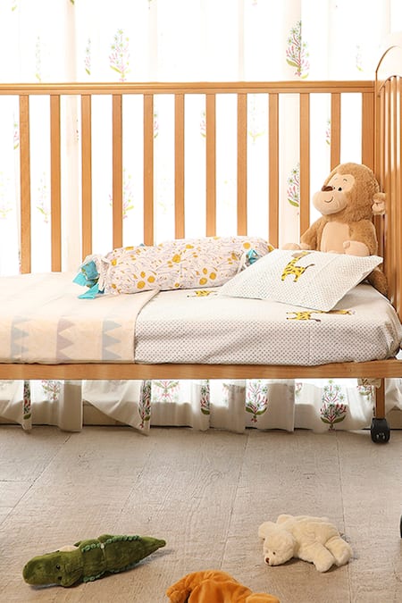 Giraffe cot best sale bedding sets